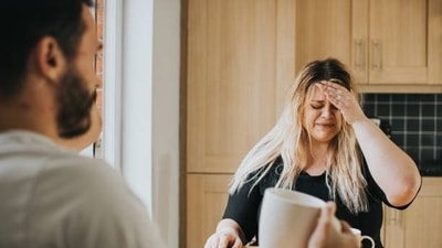 Common dysfunctional communication defenses: Therapist explains (gettyimage)