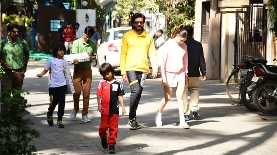 Riteish Deshmukh and Genelia D'Souza were spotted with their sons Riaan and Rahyl in the afternoon on Saturday. The couple is currently basking in the success of their film Marathi film Ved which has collected <span class='webrupee'>₹</span>42.20 crore in 15 days of its release. (Varinder Chawla)