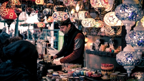 Turkey travel diary: Shopping for souvenirs in Istanbul? Here's where to look (Photo by Wei Pan on Unsplash)