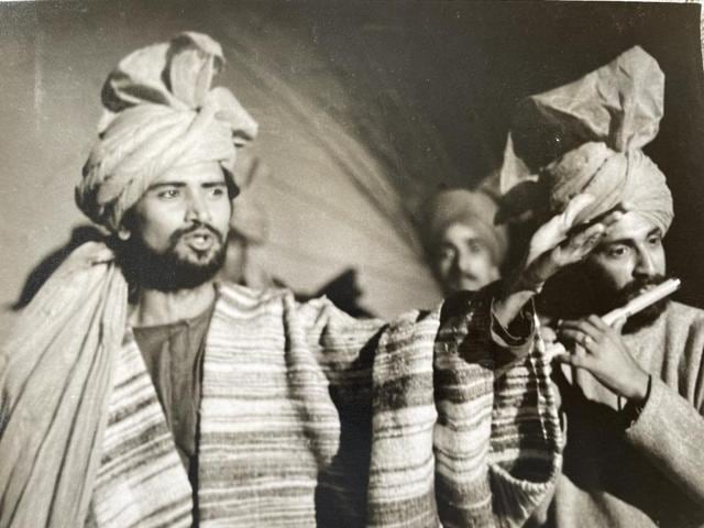 Singer-composer Kamal Tewari during a performance. (HT Photo) Singer-composer Kamal Tewari during a performance. (HT Photo)