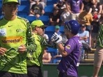 David Warner ‘shoves’ Matthew Wade, engage in on-field spat during BBL clash(Screengrab) David Warner ‘shoves’ Matthew Wade, engage in on-field spat during BBL clash(Screengrab)