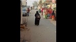 Netizens couldn’t make out who the woman was as the pic was taken from behind and didn’t show her face. (HT Photo) Netizens couldn’t make out who the woman was as the pic was taken from behind and didn’t show her face. (HT Photo)