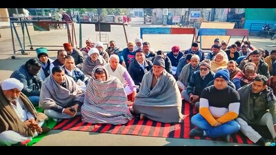 Kaithal suicide: Villagers protest demanding action against 5 police officials