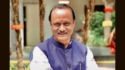 Pawar was unharmed, but Dr Sharad Hardikar, a prominent orthopaedic surgeon who was with him, suffered minor injuries. (HT PHOTO)