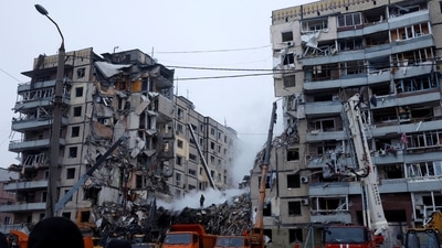 Emergency personnel work at the site where an apartment block was heavily damaged by a Russian missile strike, amid Russia's attack on Ukraine, in Dnipro, Ukraine January 15, 2023. REUTERS/Clodagh Kilcoyne (REUTERS)