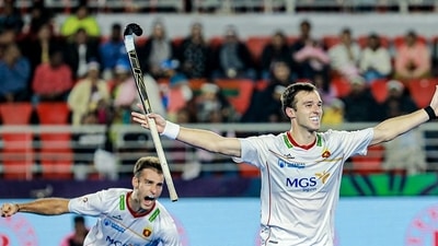 Spain players in action (FIH)