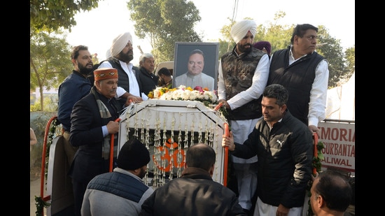 Jalandhar: Punjab Congress President Amarinder Singh Raja Warring during funeral of party leader Santokh Singh Chaudhary, in Jalandhar on Sunday. Chaudhary died on Saturday morning after suffering a cardiac arrest during the party's Bharat Jodo Yatra. (PTI)