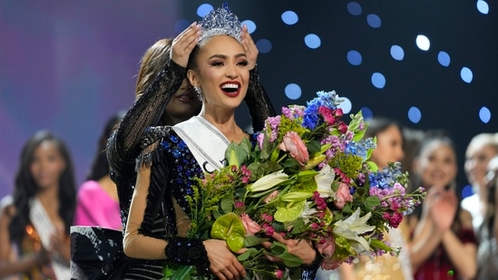 Harnaaz Sandhu crowns her successor Miss USA R'Bonney Nola Gabriel, during the 71st Miss Universe 2022 Beauty Pageant at the New Orleans Ernest N Morial Convention Center in New Orleans, Louisiana, on Sunday. (AP)