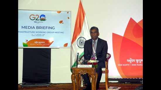 Solomon Arokiaraj, joint secretary, ministry of finance, Government of India, at a press briefing at the JW Marriott on Sunday. (HT PHOTO)