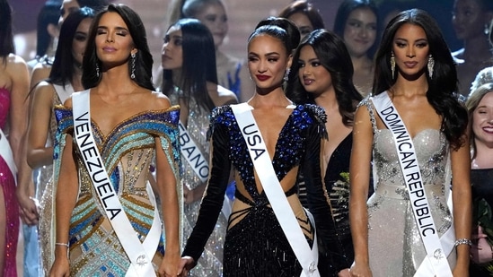 Miss Venezuela Amanda Dudamel, Miss USA R'Bonney Gabriel (C) and Miss Dominican Republic Andreina Martinez hold hands before the final verdict during the 71st Miss Universe competition. (AFP)