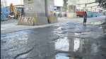 Mumbai, India - January 16, 2023: New Linking Road, near Infinity Mall Signal, at Andheri (West), in Mumbai, India, on Monday, January 16, 2023. (Photo by Vijay Bate/HT Photo) (HT PHOTO) Mumbai, India - January 16, 2023: New Linking Road, near Infinity Mall Signal, at Andheri (West), in Mumbai, India, on Monday, January 16, 2023. (Photo by Vijay Bate/HT Photo) (HT PHOTO)
