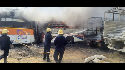 According to fire brigade officials, the fire may have started with one vehicle and spread to other vehicles. (HT PHOTO)