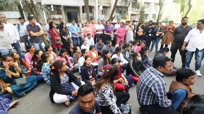 Kalyan, India - January 16, 2023: Parents of students of Podar International School (Cambridge International) stage a protest after its disclosure on its the shut down of IGSE Board in the next 15 months, at Kalyan, India, on Monday, January 16, 2023. (Photo by Pramod Tambe/HT Photo). (HT PHOTO)
