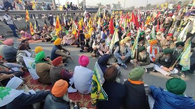 Latifpura residents along with activists of various unions and outfits protesting on the Jalandhar-Amritsar national highway on Monday. (HT Photo)