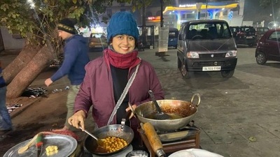 The image shows the woman who opened a chai stall in Dehi. (LinkedIn/@Brigadier Sanjay Khanna)