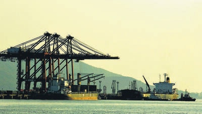 Loading - Crane - JNPT - Container - Ships are docked at the Jawaharlal Nehru Port in Navi Mumbai, Maharashtra, India on Friday, October 27, 2006. Photographer: Amit Bhargava/Bloomberg News. (BLOOMBERG NEWS) Loading - Crane - JNPT - Container - Ships are docked at the Jawaharlal Nehru Port in Navi Mumbai, Maharashtra, India on Friday, October 27, 2006. Photographer: Amit Bhargava/Bloomberg News. (BLOOMBERG NEWS)