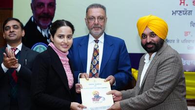 Punjab chief minister Bhagwant Mann giving appointment letter to a woman on Monday. (Twitter) Punjab chief minister Bhagwant Mann giving appointment letter to a woman on Monday. (Twitter)