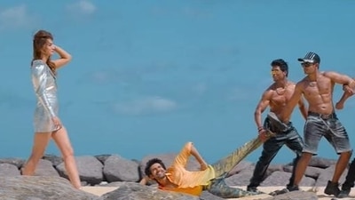 Kartik Aaryan and Kriti Sanon in a still from Shehzada song Munda Sona Hoon Main.