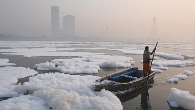 The BOD in Yamuna is 2mg/l when it enters New Delhi, but rises to 56mg/l when it exits the Capital. (HT Archive)