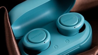 Noise-cancelling headphones allow one to enjoy the audio experience by eliminating background sounds. (Pexels)
