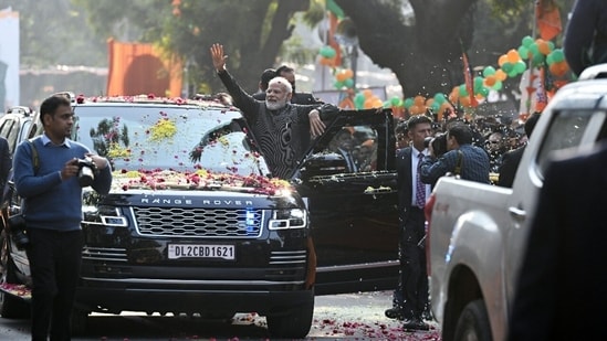 PM Modi being welcomed by people. (Sanjeev\ HT photo)