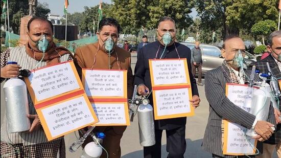 Ramvir Singh Bidhuri, the Opposition leader, called Delhi a gas chamber. (HT PHOTO)