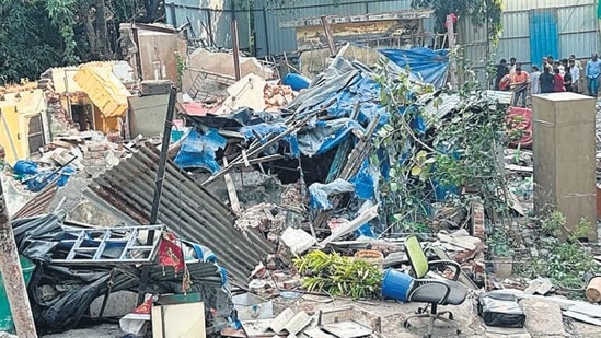 The civic body had declared the Shiv Mahal Society, on Mathuradas Road, Kandivali West, dangerous for habitation on August 25 and ordered its demolition. However, to the dismay of Devi Bhuvan Chawl residents, their nine houses were bulldozed by the developer, rendering them homeless, on December 19. (HT PHOTO)