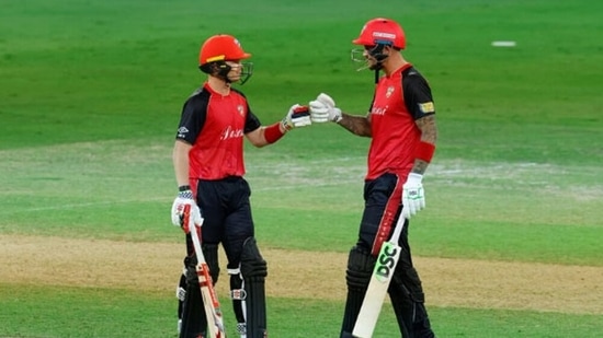 Alex Hales (R) and Sam Billings guide Desert Vipers to big victory(ILT20)