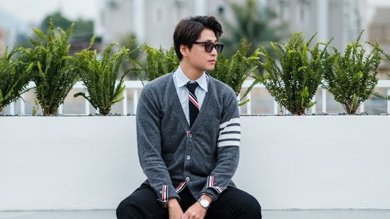Sweaters are easily one of the most versatile winter wear for men. (Pexels)