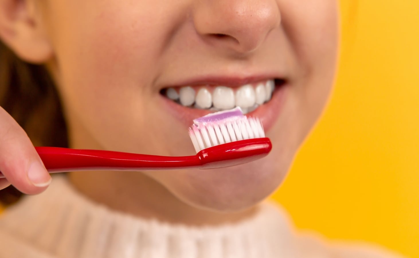 Includes flossing in oral hygiene routines · Read this tips