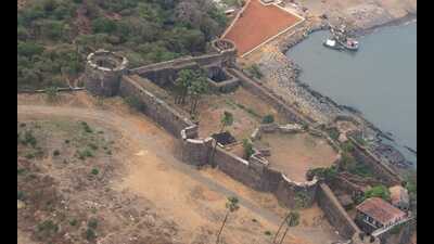 IAF asks civic body to restore Madh Fort, want 80-feet high tricolour IAF asks civic body to restore Madh Fort, want 80-feet high tricolour