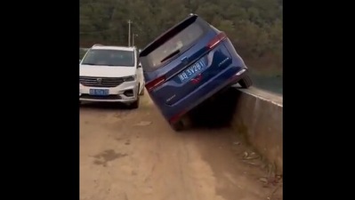 The image, taken from Twitter video, shows two SUVs passing each other on a narrow bridge. (Twitter/@NextSkillslevel)
