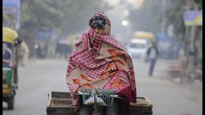 The minimum temperature on Tuesday was 2.4°C and maximum temperature was 17.6°C, up from Monday’s 16.8°C, the IMD data showed. (Parveen Kumar/HT Photo) The minimum temperature on Tuesday was 2.4°C and maximum temperature was 17.6°C, up from Monday’s 16.8°C, the IMD data showed. (Parveen Kumar/HT Photo)