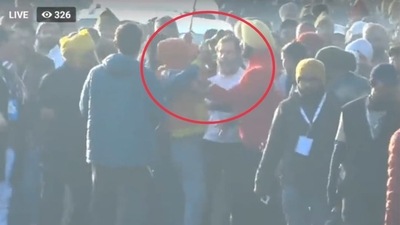 Screengrab of the video capturing Congress leader Rahul Gandhi's security breach in Punjab during Bharat Jodo Yatra. (Twitter)