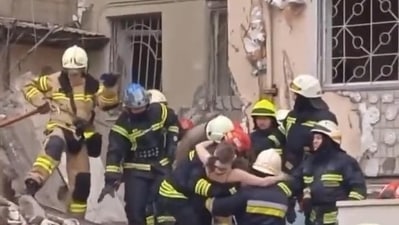 Russia-Ukraine War: Woman miraculously survives Russia's missile strike at residential building in Dnipro. (Twitter)