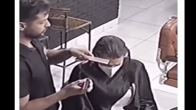 The image shows a barber shaving hair of a woman battling cancer. (Twitter/@GoodNewsMVT)