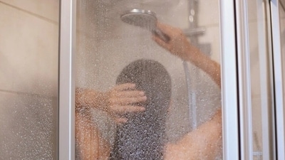 The benefits of having cold shower in winter have been proven by studies (Freepik) The benefits of having cold shower in winter have been proven by studies (Freepik)