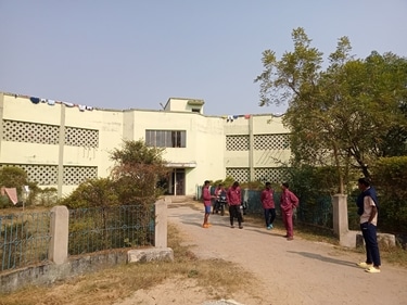 Trainees in front of the SAIL Academy. (HT Photos) Trainees in front of the SAIL Academy. (HT Photos)