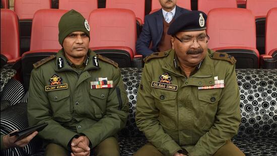 Jammu and Kashmir director general of police Dilbag Singh (right) and ADGP, Kashmir, Vijay Kumar address a press conference in Srinagar on Tuesday (ANI)