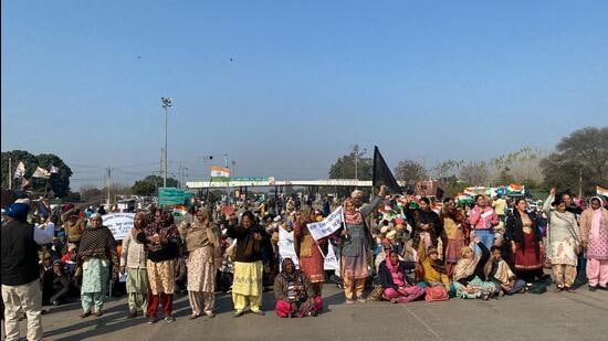 Sub-divisional magistrate Rupnagar said the meeting of the protesters with the officials has been fixed in the chief minister’s office. (HT photo)