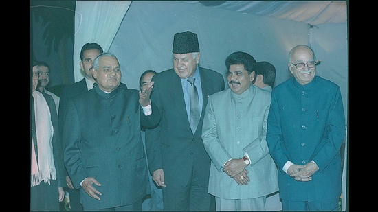 Farooq Abdullah with Prime Minister AB Vajpayee(L) and LK Advani (extreme right) at an iftar party on 5 December 2001. (Arvind Yadav/HT Photo)