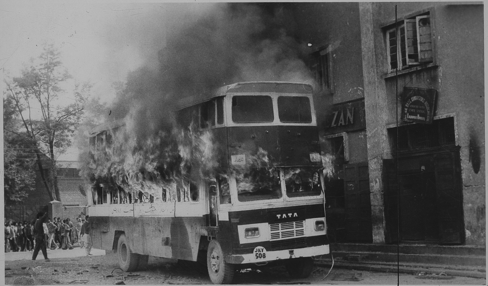 Vehicles being set ablaze in riots in Jammu and Kashmir in a picture dated 15 May 1989. (HT Photo) Vehicles being set ablaze in riots in Jammu and Kashmir in a picture dated 15 May 1989. (HT Photo)