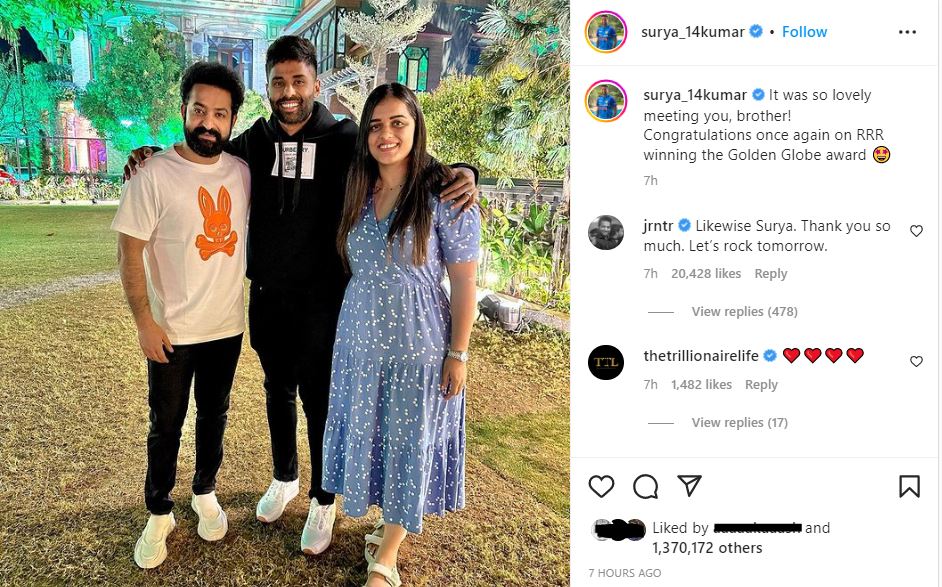 सूर्या ने अपनी पत्नी देविशा शेट्टी और जूनियर एनटीआर के साथ एक तस्वीर पोस्ट की।