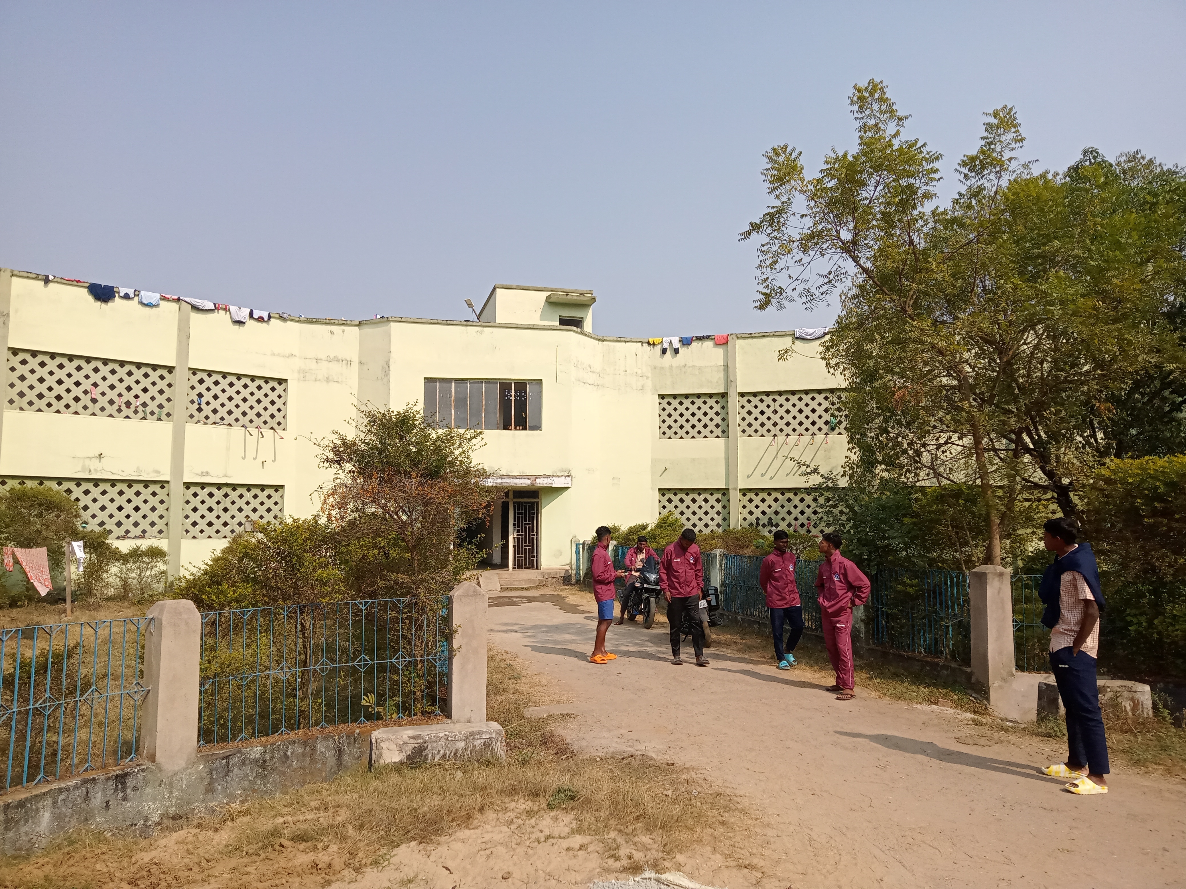 Trainees in front of the SAIL Academy.(HT Photos) Trainees in front of the SAIL Academy.(HT Photos)