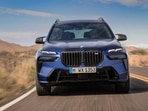 The front fascia of the 2023 BMW X7 has received a major change in form of split headlamps, revised darkened kidney grille with cascade lighting and an updated bumper. The front fascia of the 2023 BMW X7 has received a major change in form of split headlamps, revised darkened kidney grille with cascade lighting and an updated bumper.