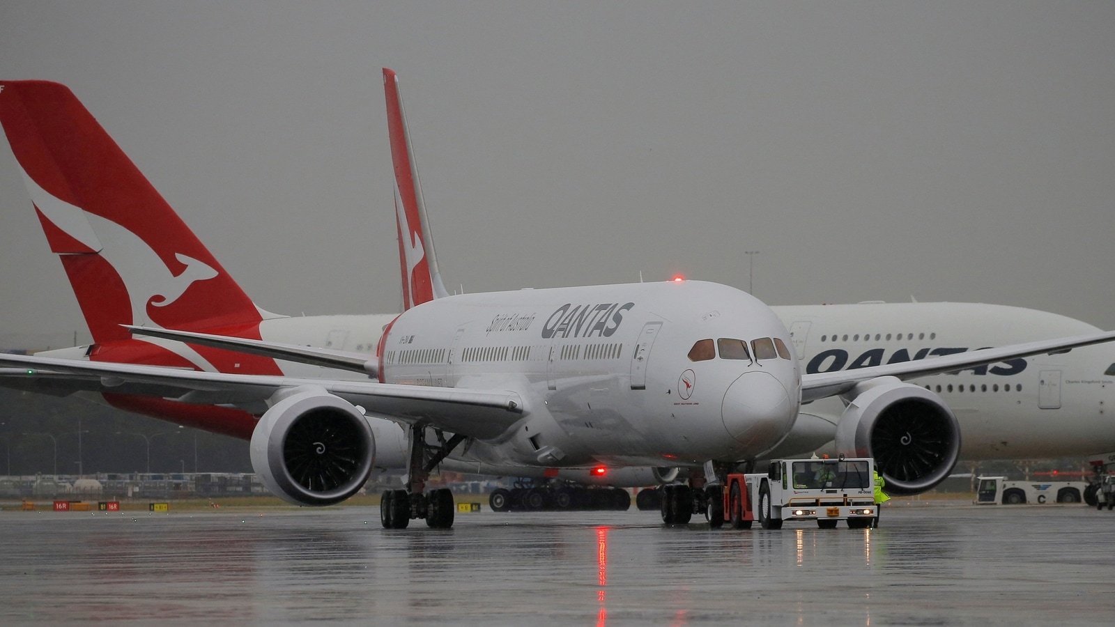 Avión de Qantas aterriza sin problemas en el aeropuerto de Sídney después de emitir una llamada de emergencia |  Noticias del mundo