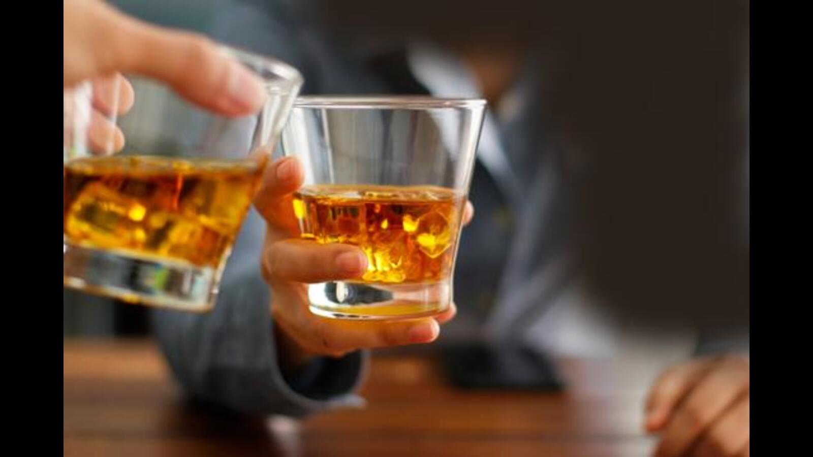 पुणे में पिछले साल की तुलना में शराब की खपत में 40% की वृद्धि हुई है