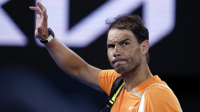 Rafael Nadal of Spain waves as he leaves Rod Laver Arena following his second round loss to Mackenzie McDonald of the U.S. at the Australian Open tennis championship in Melbourne, Australia, Wednesday, Jan. 18, 2023. (AP Photo/Asanka Brendon Ratnayake) (AP)