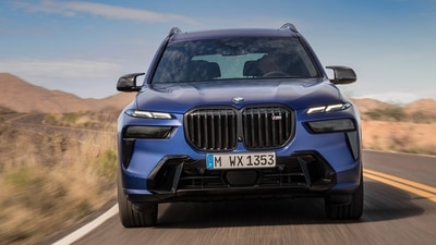The front fascia of the 2023 BMW X7 has received a major change in form of split headlamps, revised darkened kidney grille with cascade lighting and an updated bumper. The front fascia of the 2023 BMW X7 has received a major change in form of split headlamps, revised darkened kidney grille with cascade lighting and an updated bumper.