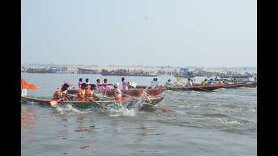 Day two of the three-day hot-air ballooning and boat race fest remained a fun-packed affair as people thronged to the Ghats to enjoy the fest (Rajesh Kumar) Day two of the three-day hot-air ballooning and boat race fest remained a fun-packed affair as people thronged to the Ghats to enjoy the fest (Rajesh Kumar)